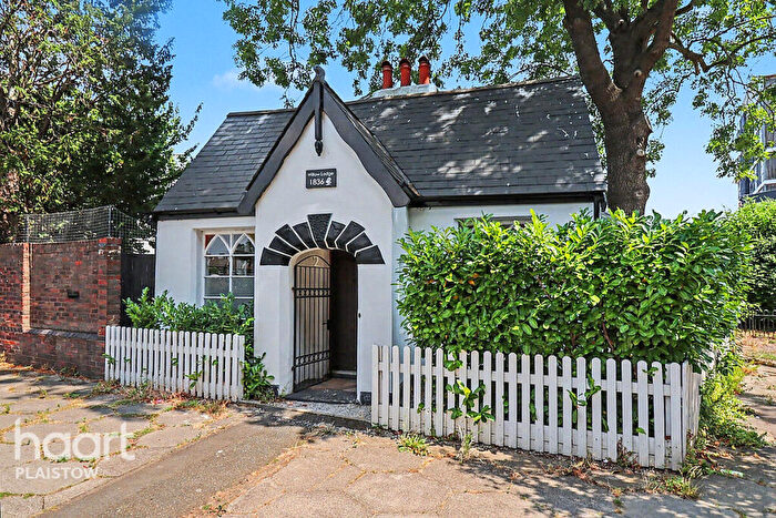 2 Bedroom Bungalow For Sale In Plaistow, Newham, E13