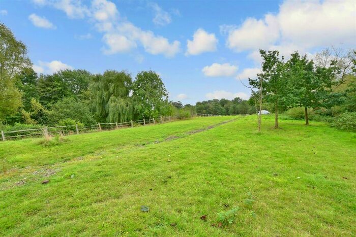 4 Bedroom Semi-Detached House For Sale In London Road, Addington, West Malling, Kent, ME19