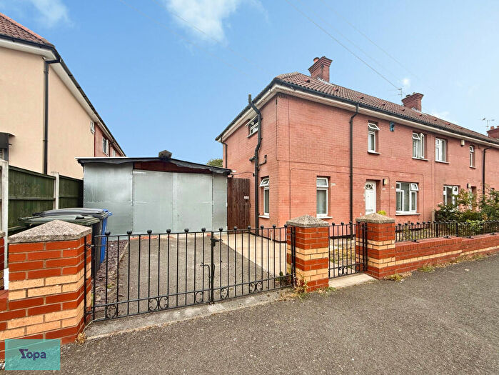 3 Bedroom Semi Detached House For Sale In Daylands Avenue, Conisbrough, Doncaster, DN12