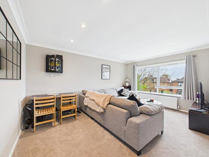 2 Bedroom Flat To Rent In The Park, Sidcup, Kent, DA14