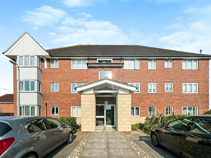 1 Bedroom Apartment To Rent In Josling Close, Grays, RM17