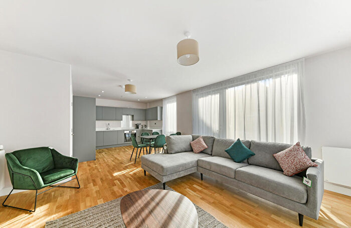 3 Bedroom Flat To Rent In The Oakwood, Colina Road, Haringey, London, N15