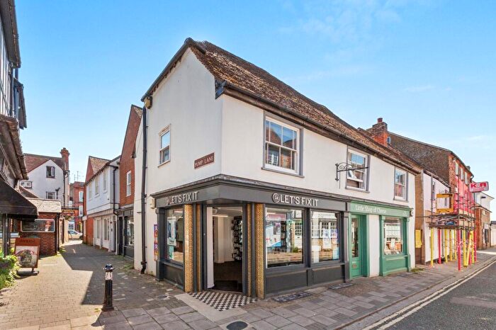 2 Bedroom Flat To Rent In Pump Lane, Thame, OX9