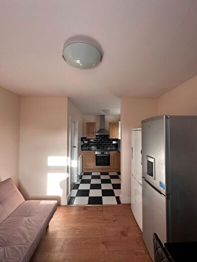 2 Bedroom Flat To Rent In Nether Street, London, N12