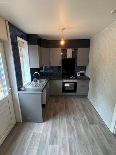 3 Bedroom Semi-Detached House To Rent In Bunns Lane, Dudley, West Midlands, DY2