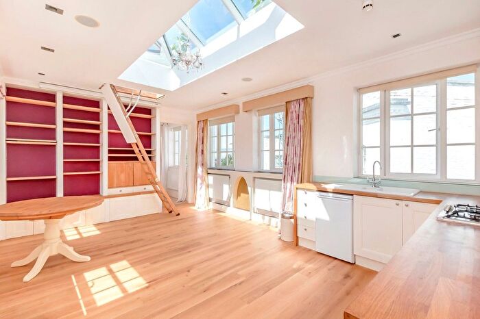 2 Bedroom Flat To Rent In Woodstock Grove, London, W12