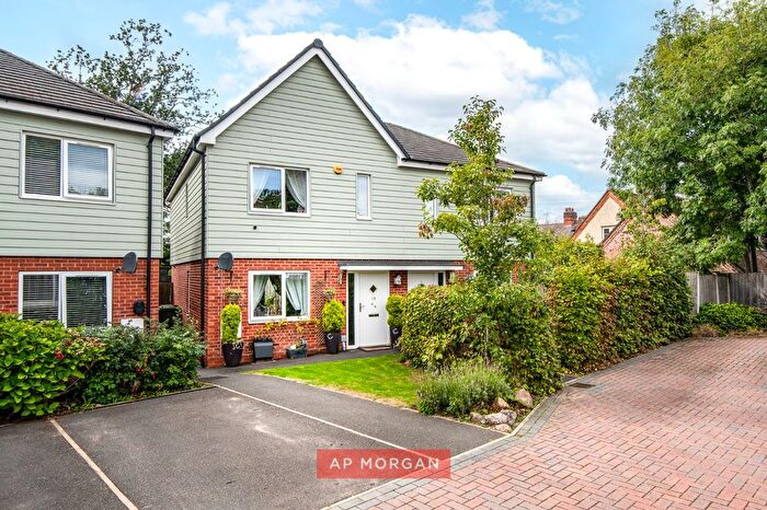 3 Bedroom Semi-Detached House For Sale In Webb Grove, Hockley Heath, B94