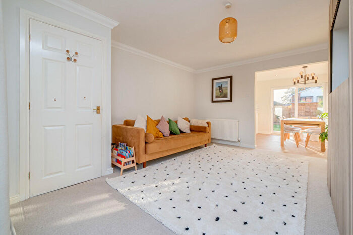 4 Bedroom Detached House For Sale In Southcroft Avenue, Birkenshaw, BD11