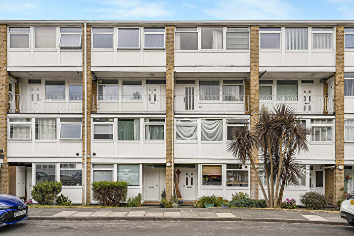 2 Bedroom Maisonette For Sale In Tarnwood Park, Eltham, SE9