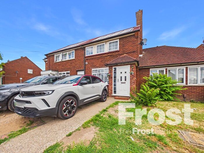 3 Bedroom Semi Detached House To Rent In Warren Close, Slough, Berkshire, SL3