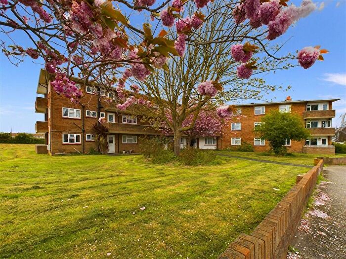 3 Bedroom Flat To Rent In Monks Court, North Road, Lancing, BN15