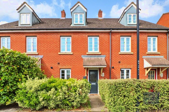 3 Bedroom Town House To Rent In Swaffer Way, Singleton, Ashford, TN23