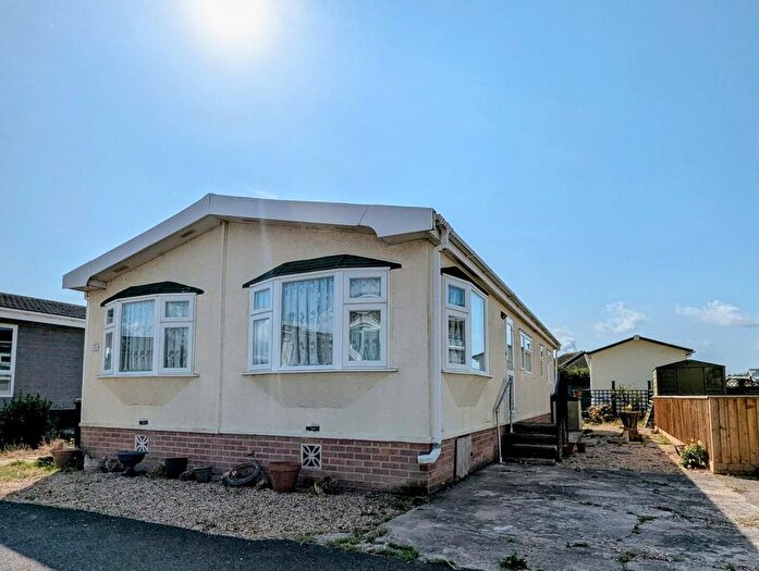 2 Bedroom Mobile/park Home For Sale In Rowlands Caravan Park, Putton Lane, Chickerell, DT3