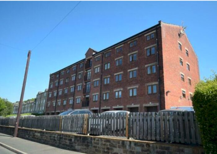 2 Bedroom Flat To Rent In Canal Road, Keighley, BD20