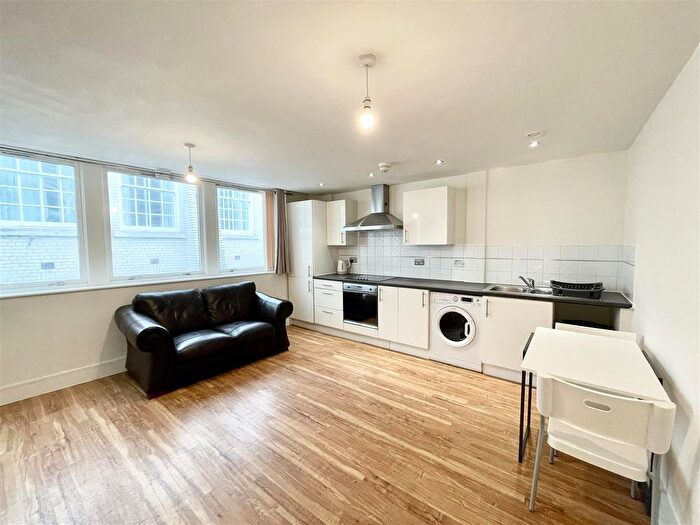 1 Bedroom Flat To Rent In Sovereign Chambers, Temple Lane, L2