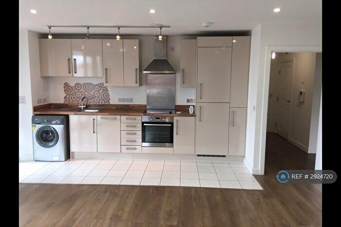 3 Bedroom Flat To Rent In Equinox Square, London, E14