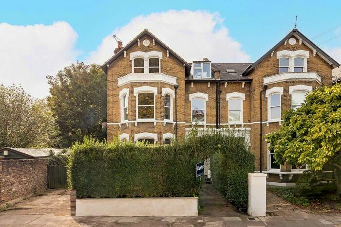 2 Bedroom Flat To Rent In Crescent Way, London, SE4