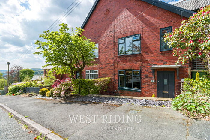 3 Bedroom Town House For Sale In Parkfield Road, Grasscroft, Saddleworth, OL4