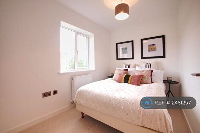 2 Bedroom Flat To Rent In Ainger Close, Aylesbury, HP19