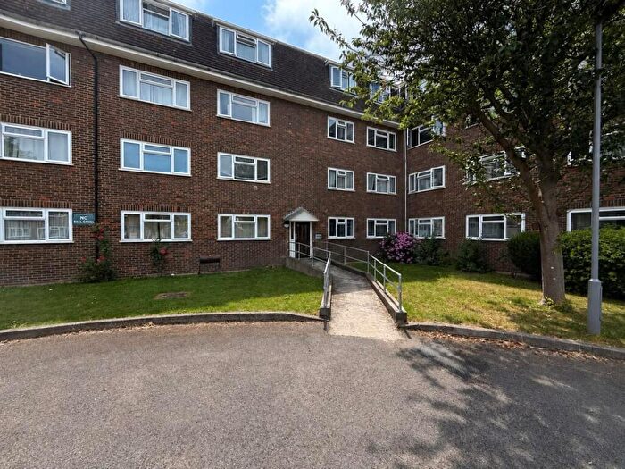 2 Bedroom Flat To Rent In Acacia Grove, New Malden, KT3