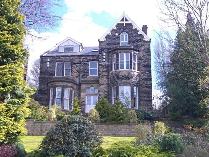 2 Bedroom Flat To Rent In Hollin Lane, Leeds, LS16