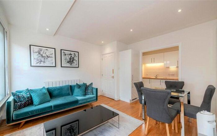2 Bedroom Flat To Rent In Nottingham Place, Marylebone, London, W1U
