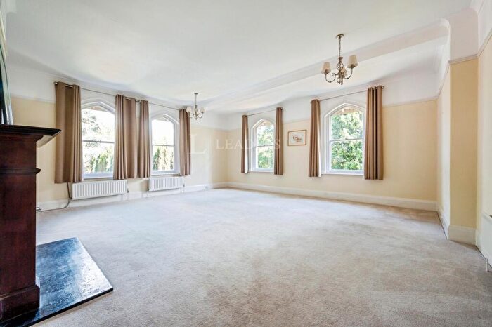 3 Bedroom Flat To Rent In Reigate Hill, Reigate, RH2