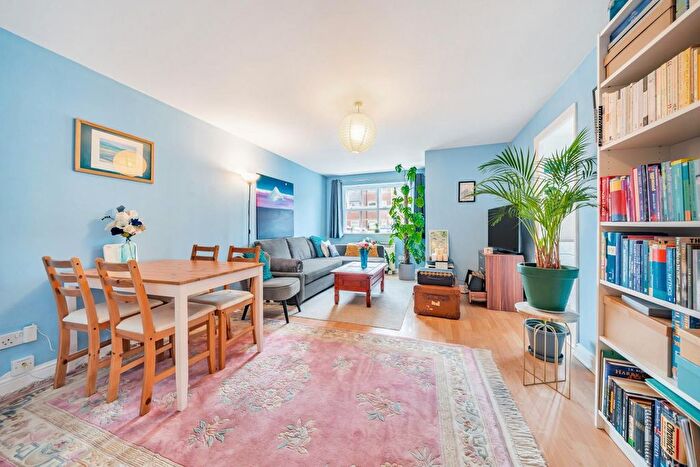 2 Bedroom Flat For Sale In Massingberd Way, Tooting, London, SW17