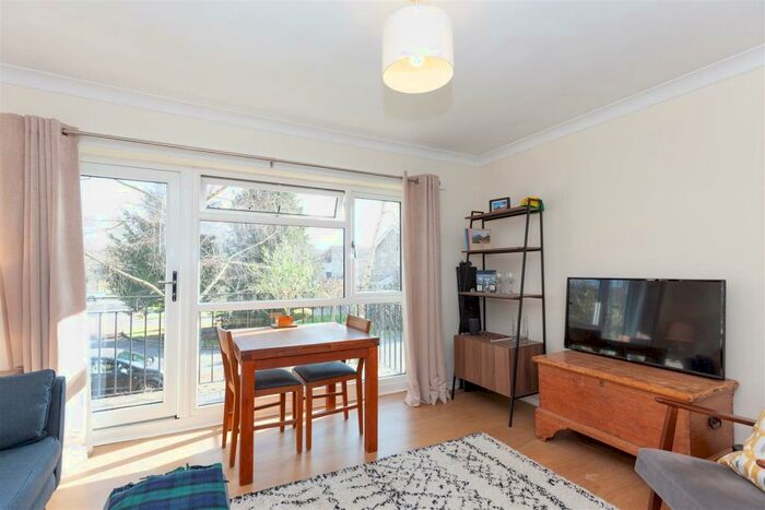 2 Bedroom Apartment To Rent In Glyme Close, Woodstock, OX20