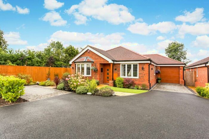 3 Bedroom Bungalow To Rent In Lovel Road Winkfield, SL4