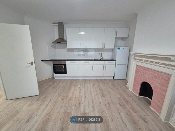 1 Bedroom Flat To Rent In Wycombe Gardens, London, NW11