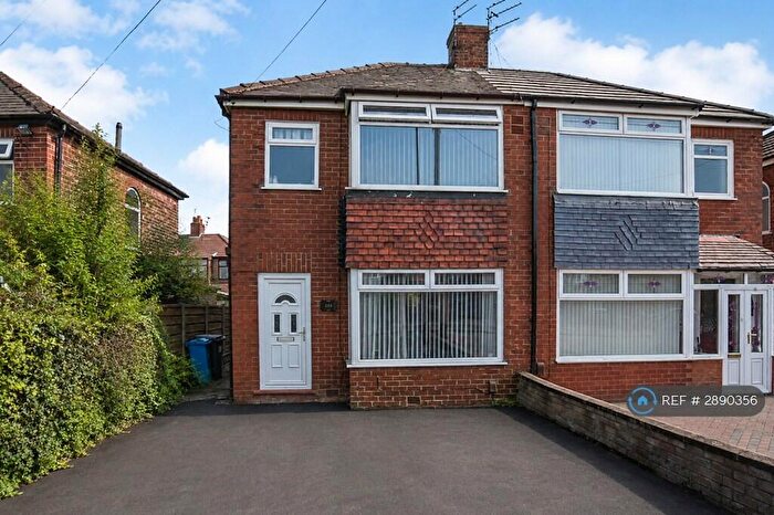 3 Bedroom Semi-Detached House To Rent In Hollinwood Avenue, Chadderton, Oldham, OL9