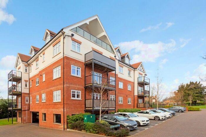 2 Bedroom Apartment To Rent In Bhamra Gardens Maidenhead, SL6