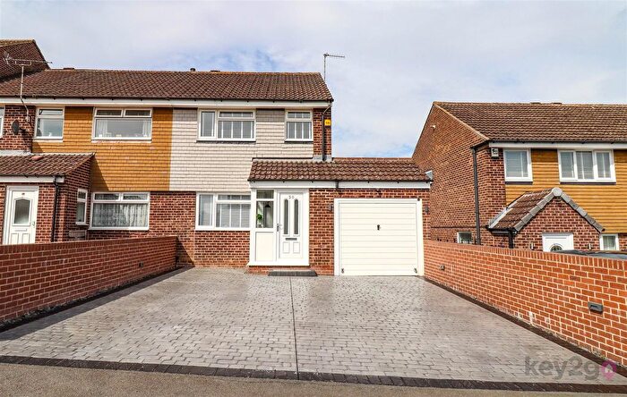 3 Bedroom Semi-Detached House For Sale In Acacia Crescent, Killamarsh, Sheffield, S21