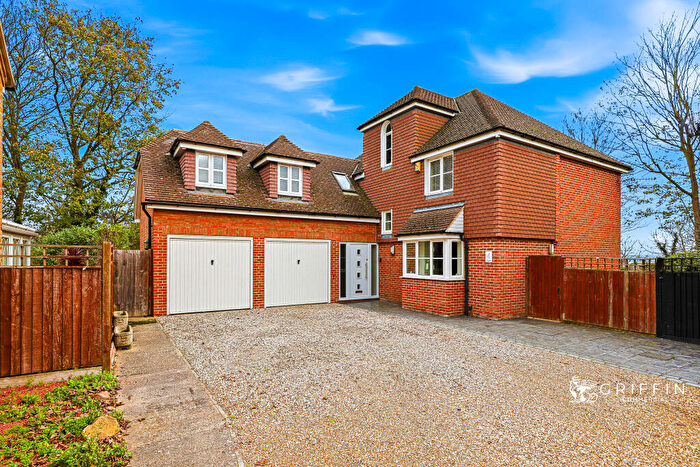 6 Bedroom Detached House For Sale In Henry De Grey Close, Grays, RM17