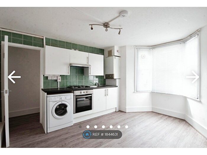 1 Bedroom Flat To Rent In Underhill Road, London, SE22