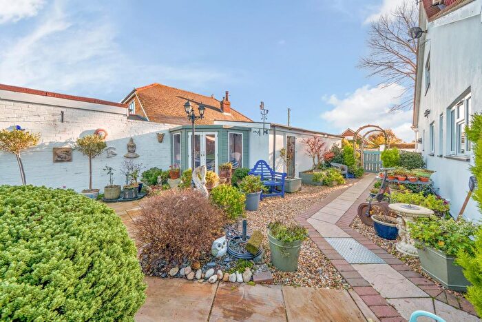 4 Bedroom Detached House For Sale In Havant Road, Hayling Island, PO11