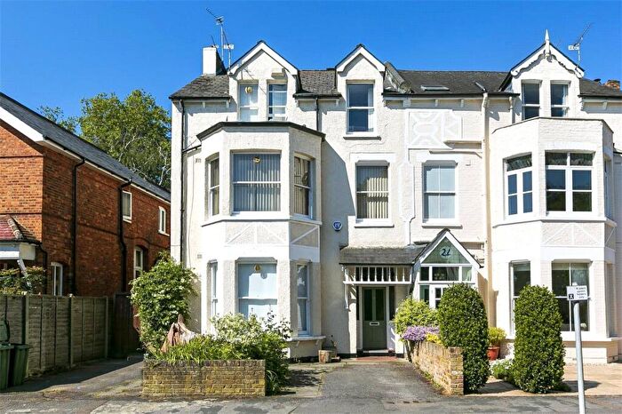1 Bedroom Apartment For Sale In Glamorgan Road, Hampton Wick, KT1