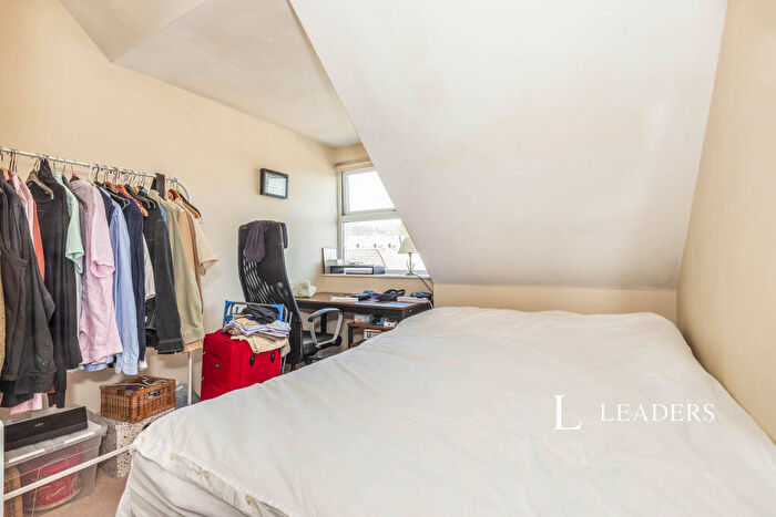 2 Bedroom Apartment To Rent In Holmesdale Road, Reigate, RH2