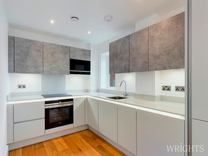 2 Bedroom Flat To Rent In Principle Point, Bridge Road East, AL7