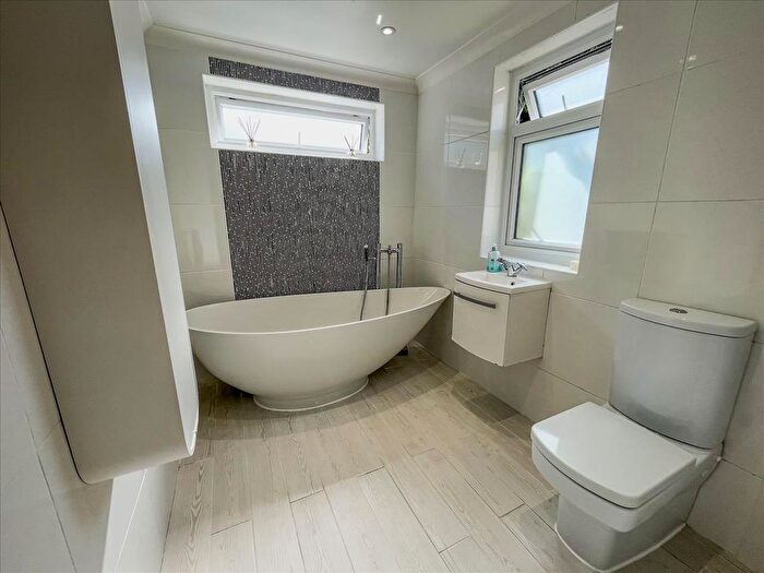 3 Bedroom Semi-Detached House For Sale In Durham Road, Feltham, Middlesex, TW14