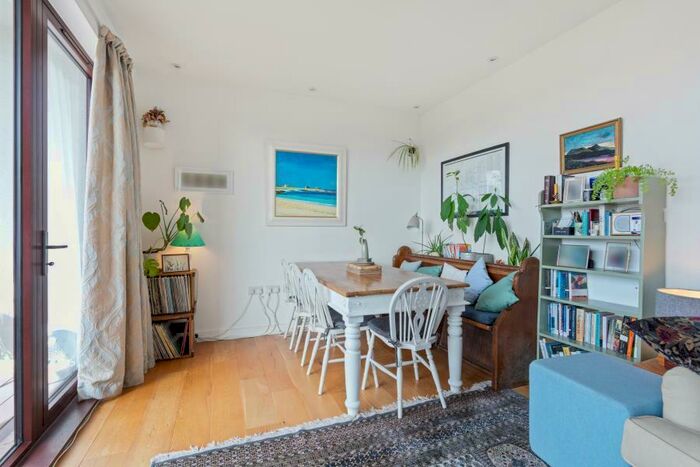 2 Bedroom Flat To Rent In Gibson Road, SE11