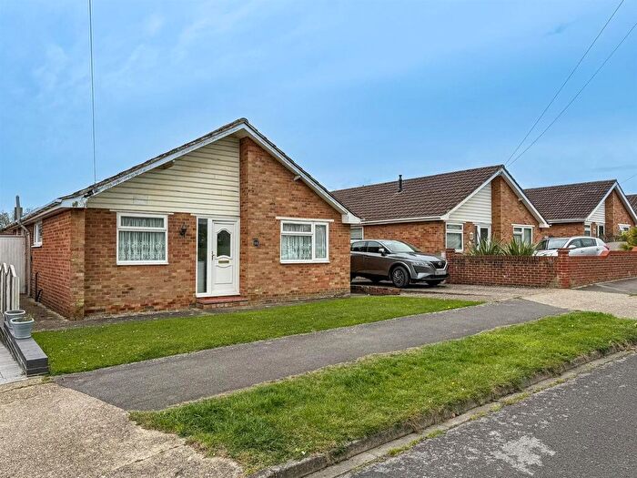 3 Bedroom Detached Bungalow For Sale In Frosthole Crescent, Fareham, PO15