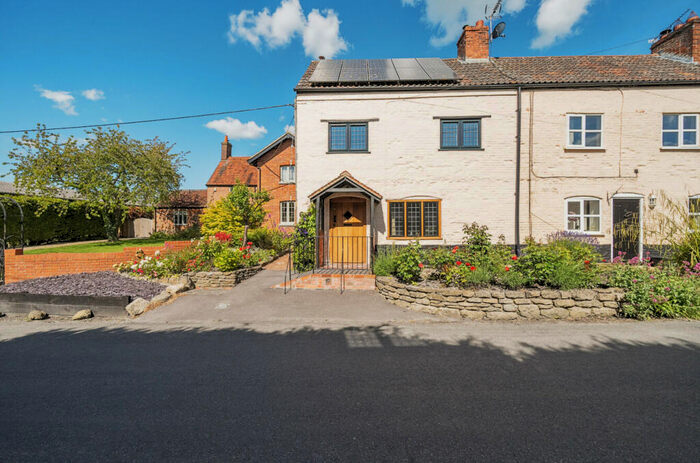 3 Bedroom Character Property For Sale In Tinhead Road, Edington, Edington, BA13