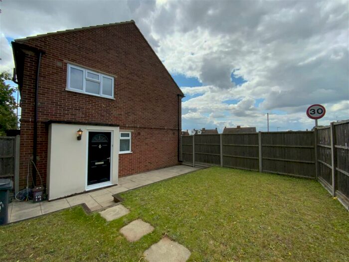 2 Bedroom Maisonette To Rent In Queens Road, Ampthill, Bedford, MK45