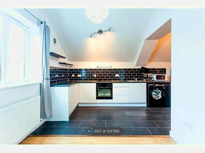 3 Bedroom Flat To Rent In Aria Court, Nottingham, NG5