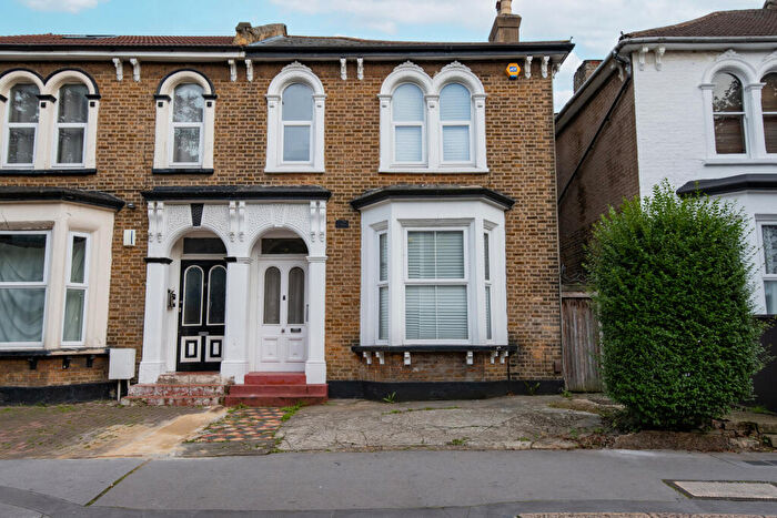 4 Bedroom Semi-Detached House For Sale In Oakfield Road, Croydon, Surrey, CR0