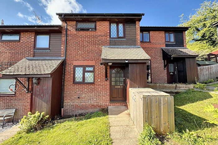 2 Bedroom Terraced House For Sale In Badger Farm, SO22