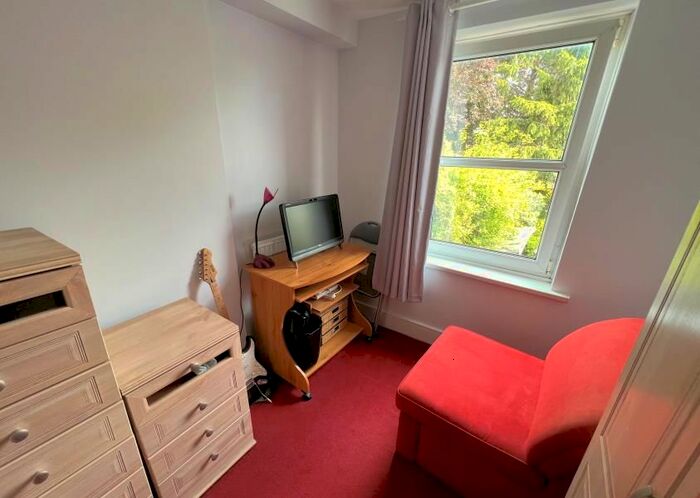 3 Bedroom Terraced House For Sale In Long Lane, Finchley, N3