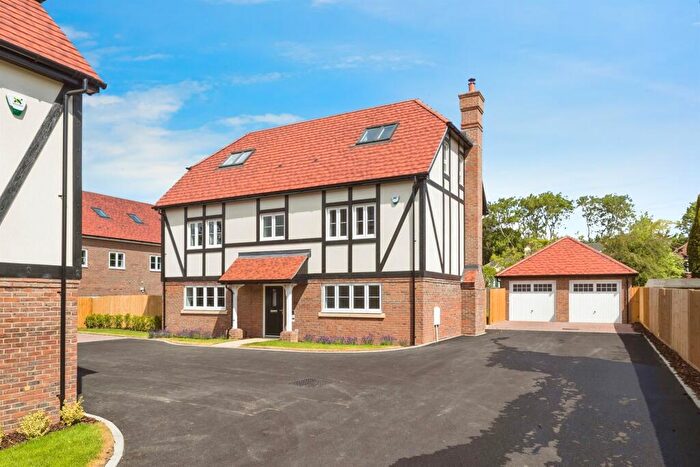 4 Bedroom Detached House For Sale In Martlet View, Burgess Hill, RH15